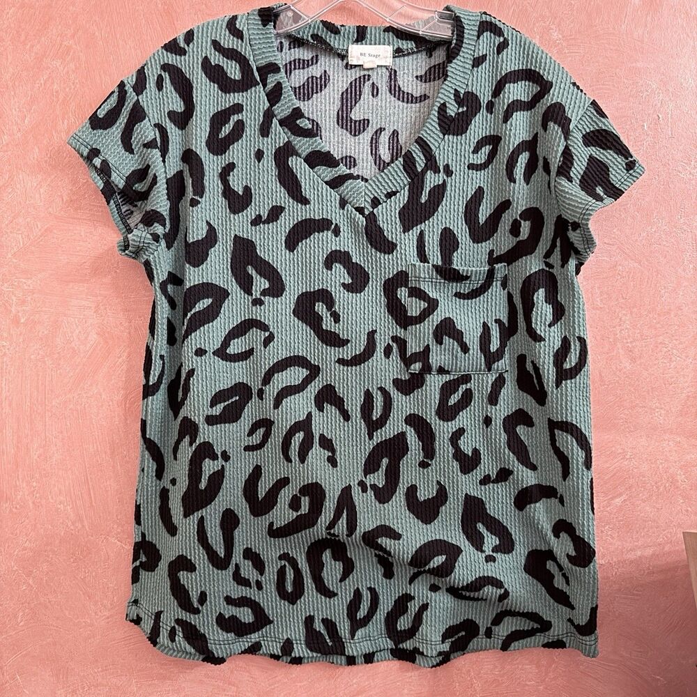 Be Stage Women's V-Neck Textured Short Sleeve Top Green/Black Medium